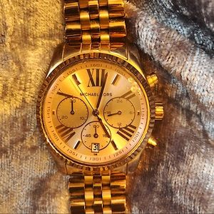 ⭐️ Michael Kors Watch